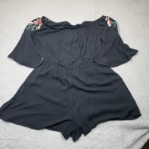 KOHL'S Black Flower Print shoulders X-Large NWT W/‎ Tags Romper - Picture 1 of 8